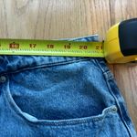 Good American  Women's Girlfriend Denim Shorts Size 20 Blue Jean GGS235T Raw Hem Photo 6