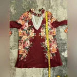 Source Unknown Women’s Burgundy Floral V-Cut Top Photo 2
