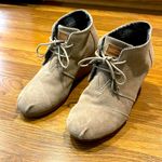 Toms  Kayla Desert Suede Lace Up Wedge Ankle Bootie Taupe Size 7.5 Photo 2
