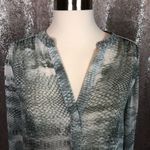 Jennifer Lopez  snake print blouse‎ Photo 1
