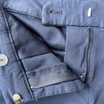 IZOD Lady  Golf Shorts Sz 4 stretchy Four pockets  Two front with zipper Photo 3