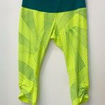 Brooks Greenlight Reversible Printed Capri & dry fit shirt sz Large bund… Photo 3