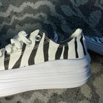 NWT Converse Zebra Stripes Sneakers Size 7🔹 White Photo 5