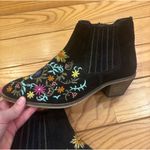 Nordstrom Diba Black Suede Embroidered Floral Boho Ankle Booties Size 7.5. Photo 3