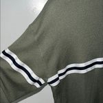 Hollister  Women's Green Long Sleeve Top Photo 5