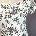 E & M  fitted sweetheart neckline button front floral puff sleeve crop top Size M Photo 3