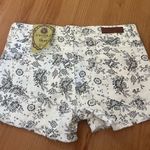 Vigoss  Vigold cotton blend print denim shorts. 7/8 Photo 1