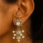 Vintage 90's Women's Chunky Silver Toned Pearly Floral Earrings Retro Preppy‎ White Photo 1