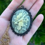 Vintage Floral Cameo Pendant Necklace Multi Photo 2