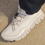 on cloud On-running Photo 0