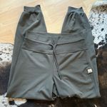Vuori Daily Jogger Pants In Oregano Size Small Photo 2
