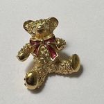 Avon Lapel Tack Pin Gold Tone Teddy Bear / Red Enamel Bow Christmas Bell NWOT Photo 0