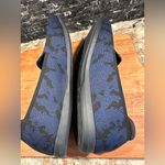 Clarks Size 10 Carly Navy Camo Knit Dream Loafer Blue Photo 3