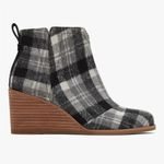 Toms NEW  CLARE BOOTS Flannel Plaid Ankle Booties Black Gray Sz 8.5 Photo 2