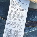 Old Navy Women's Denim High Rise OG Curvy Shorts Photo 6