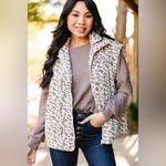 Entro  | Floral Corduroy Puffer Vest Photo 5