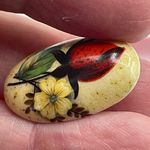 Artisan Vintage brooch   hand painted flower on ceramic. Photo 5