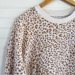 Animal print sweater Size Medium White Photo 2
