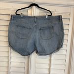 Old Navy   Mid Rise Boyfriend Denim Shorts‎ Size 22 Photo 1