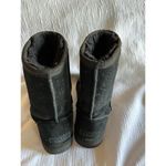UGG Women’s 6 Black Stars Sheep Skin Fur Lined Classic Short 2 Comfy Comfy Boot Photo 5