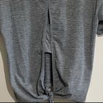 Gap Fit gray/white striped short sleeve keyhole cutout back cropped tee Photo 5