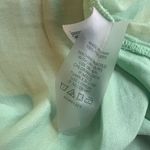 Light Green V Photo 3