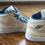 Nike Women’s Air Jordan 1 Mid Photo 1