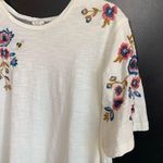 Akemi + Kim Embroidered Flower and Bee Tee Shirt Top Blouse Short Sleeve… White Size XS Photo 2