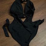 Size small, very flattering bathing suit Photo 6