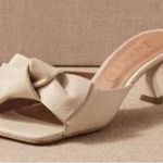 Anthropologie Vicenza Wharton Tan Leather Bow Mule Heels NWOB size 7 Photo 0