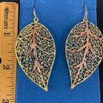 Leaf earrings gold and brass tone Avon NIB Photo 2