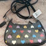 Coach teri shoulder bag in signature canvas with heart print Photo 2