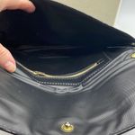 Vintage faux black patent leather shoulder bag. Black Photo 7
