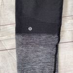 Lululemon women 2 textured Capri leggings grey & black Photo 6