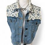 American Vintage ADORABLE VINTAGE 90's Made in USA Cotton denim lace trim vest medium. Photo 3