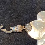 Pendant Flower, faux mother of pearl with pave diamonds and blue sapphire Photo 3