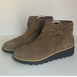 Clarks Taupe Suede Ankle Boots • Bow Accent • Women’s 8 (EU 39) Photo 1