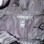 Torrid Black Nylon Rain Jacket Hooded Windbreaker Size 00 M Packable Adjustable Photo 4
