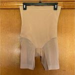 Honeylove SuperPower All Over Sculpt Shorts in Sand Size Large Photo 1