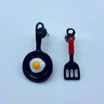 NEW fashion earrings fried egg in pan & spoon Photo 1