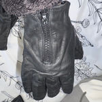Elegant Black Leather Women's Gloves Photo 4