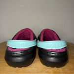 Crocs Fleece- Lined Clogs Black/Pink/Blue Unisex Clogs Women’s 11 Men’s 9 NEW Photo 5