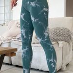 SheIn Green Marble Butt Scrunch leggings Photo 2