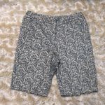 Valerie Stevens  Blue and white floral print shorts size 8 #floralshorts Photo 0