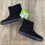 Crocs Lodgepoint Bootie Photo 3