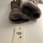 UGG Womens Gloves Photo 3
