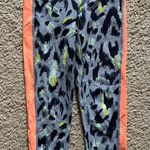 Aerie  Gray and Black Workout Leggings with Dynamic Design Photo 0