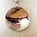 Silver tone and Shell circle Pendent Necklace Photo 6