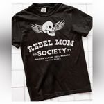 Gildan ☠️ REBEL MOM SOCIETY black short sleeve shirt Photo 1