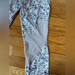 Athleta  White Patterned Leggings 3/4 Length Mesh Gray Modern Medium Photo 5